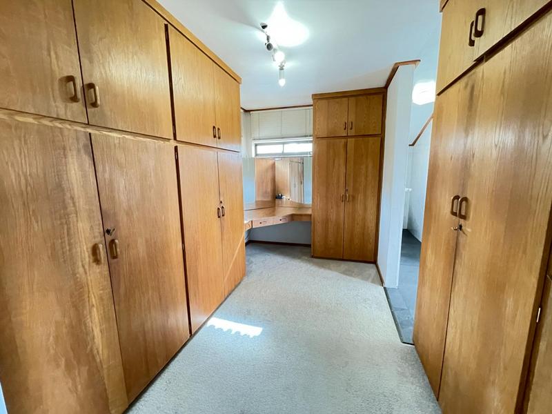 6 Bedroom Property for Sale in Panorama Western Cape